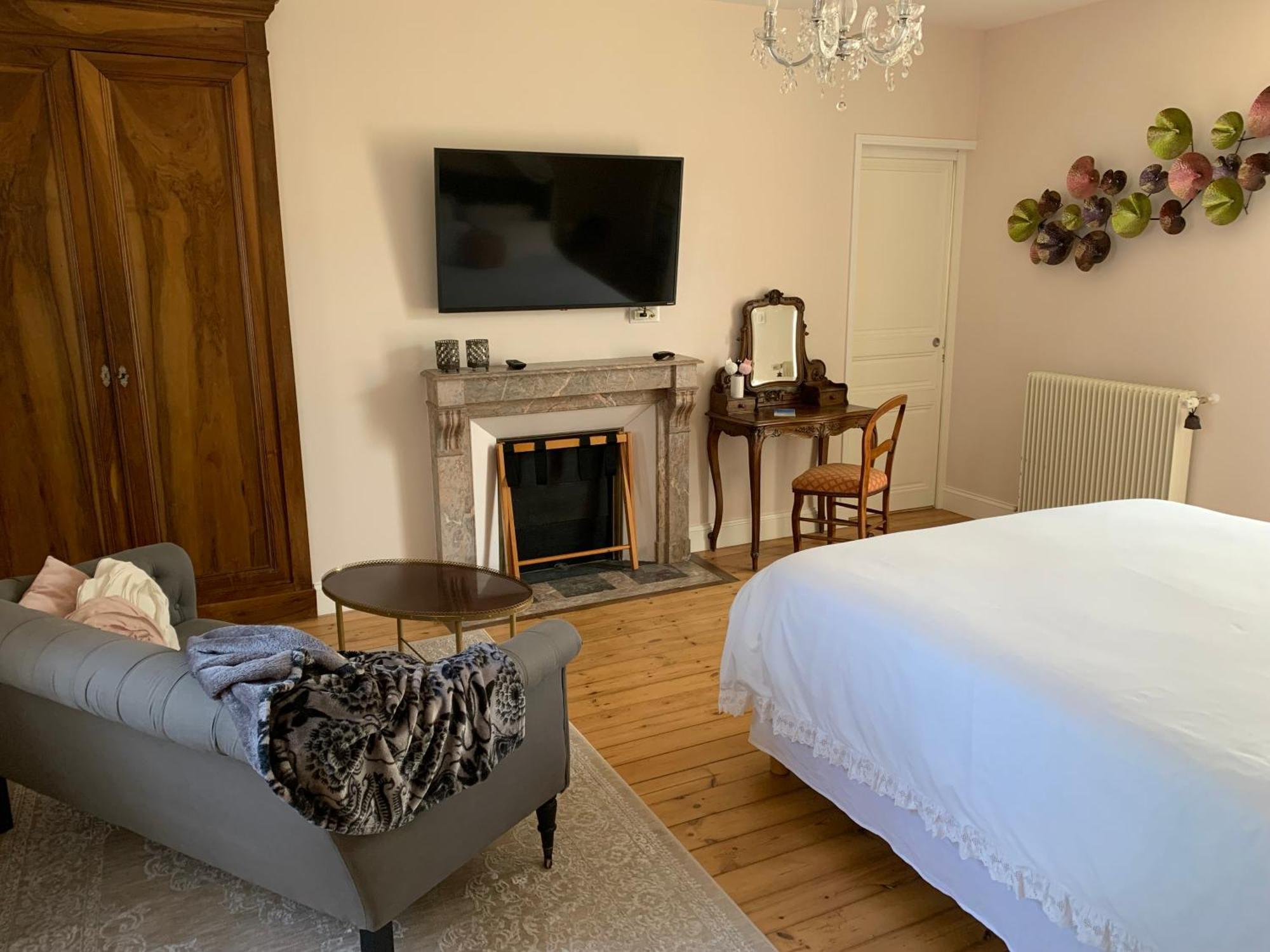 مبيت وإفطار The Cool Lounge A Coulonges - Charente المظهر الخارجي الصورة