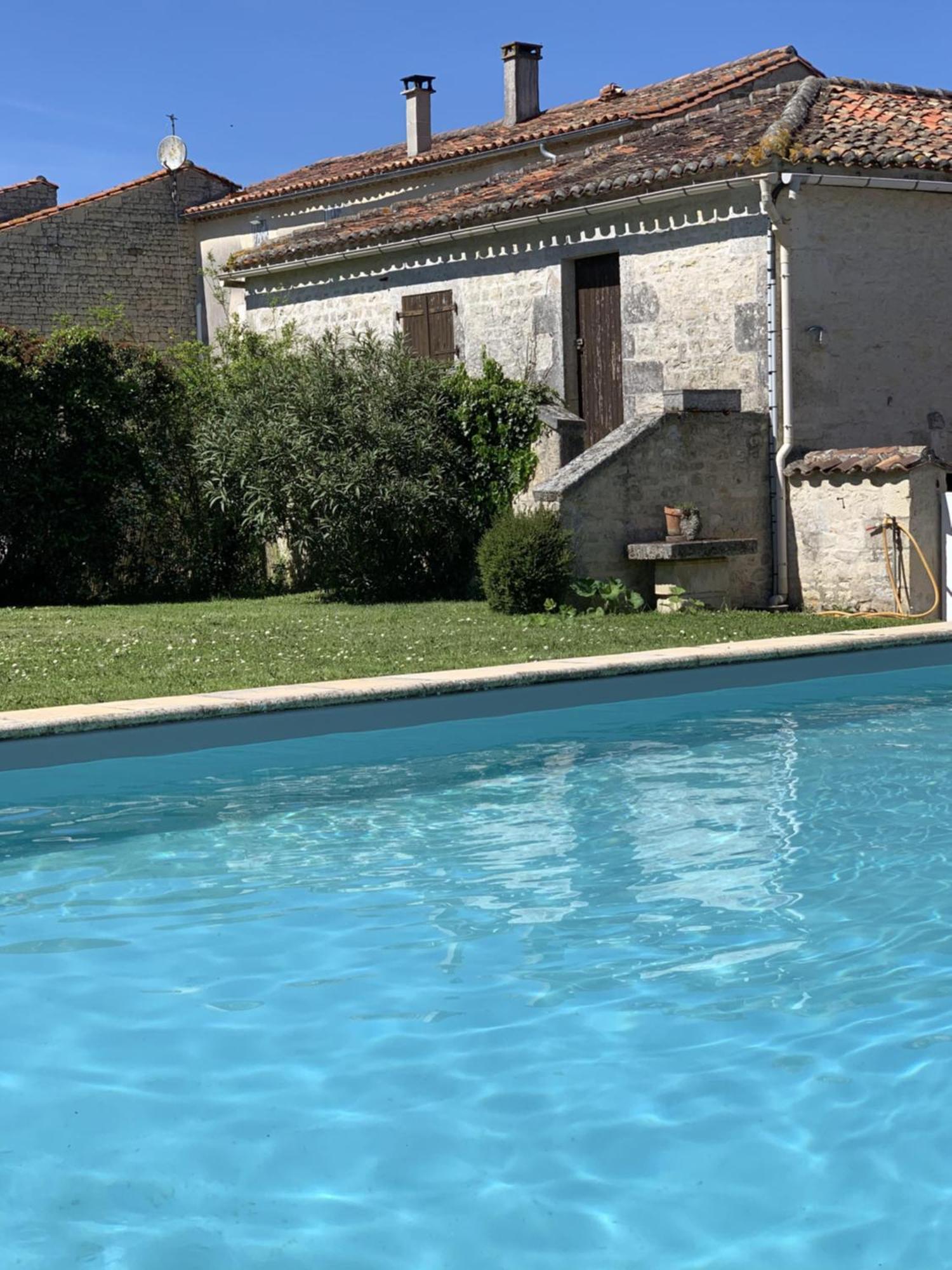 مبيت وإفطار The Cool Lounge A Coulonges - Charente المظهر الخارجي الصورة