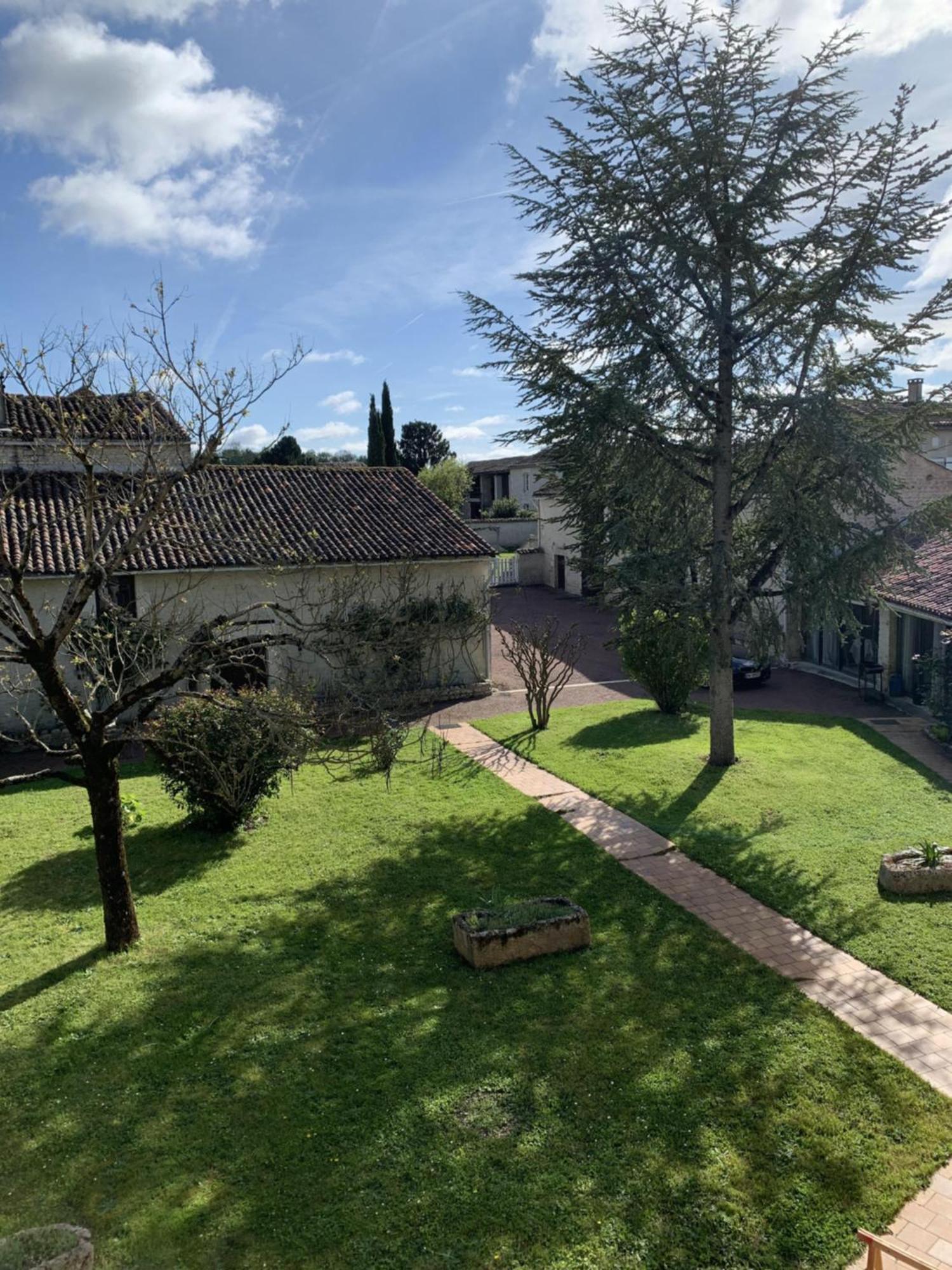 مبيت وإفطار The Cool Lounge A Coulonges - Charente المظهر الخارجي الصورة