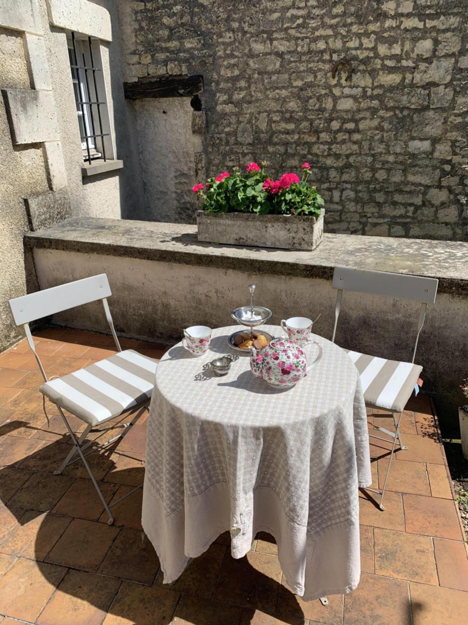 مبيت وإفطار The Cool Lounge A Coulonges - Charente المظهر الخارجي الصورة