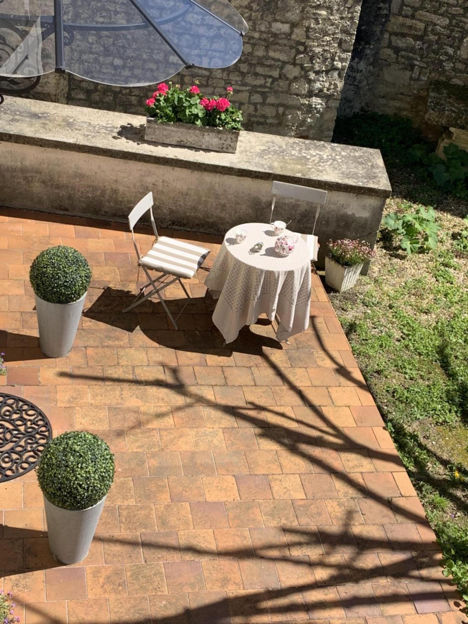 مبيت وإفطار The Cool Lounge A Coulonges - Charente المظهر الخارجي الصورة